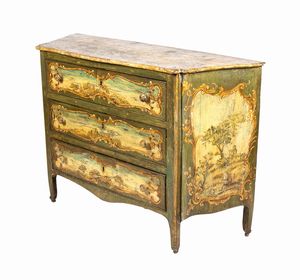 Comò italiano laccato Luigi XV  - Asta  Arredi Antichi, Oggetti d'Arte, Curiosities con una selezione di tappeti - Associazione Nazionale - Case d'Asta italiane