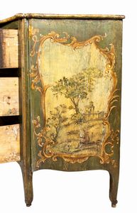 Comò italiano laccato Luigi XV  - Asta  Arredi Antichi, Oggetti d'Arte, Curiosities con una selezione di tappeti - Associazione Nazionale - Case d'Asta italiane