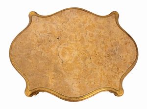 Tavolo Luigi XVI italiano da centro  - Asta  Arredi Antichi, Oggetti d'Arte, Curiosities con una selezione di tappeti - Associazione Nazionale - Case d'Asta italiane