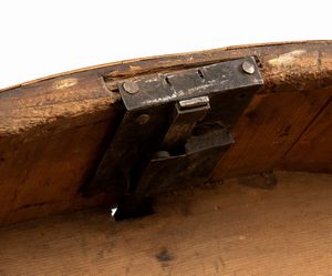 Ribalta italiana in noce, Luigi XV  - Asta  Arredi Antichi, Oggetti d'Arte, Curiosities con una selezione di tappeti - Associazione Nazionale - Case d'Asta italiane