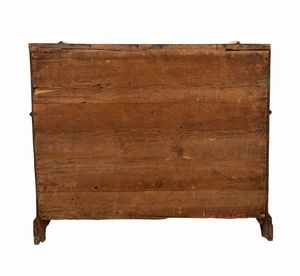 Ribalta italiana in noce, Luigi XV  - Asta  Arredi Antichi, Oggetti d'Arte, Curiosities con una selezione di tappeti - Associazione Nazionale - Case d'Asta italiane