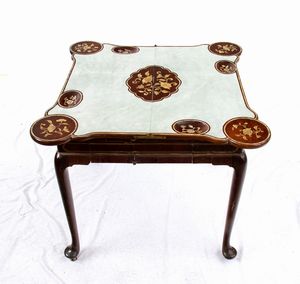 John Channon : Tavolino da gioco inglese Giorgio II  - Asta  Arredi Antichi, Oggetti d'Arte, Curiosities con una selezione di tappeti - Associazione Nazionale - Case d'Asta italiane