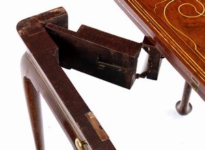 John Channon : Tavolino da gioco inglese Giorgio II  - Asta  Arredi Antichi, Oggetti d'Arte, Curiosities con una selezione di tappeti - Associazione Nazionale - Case d'Asta italiane