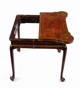 John Channon : Tavolino da gioco inglese Giorgio II  - Asta  Arredi Antichi, Oggetti d'Arte, Curiosities con una selezione di tappeti - Associazione Nazionale - Case d'Asta italiane