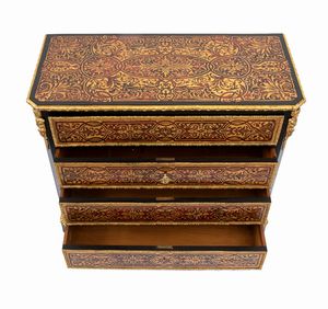 Comò francese in stile Charles Boullé, Napoleone III  - Asta  Arredi Antichi, Oggetti d'Arte, Curiosities con una selezione di tappeti - Associazione Nazionale - Case d'Asta italiane