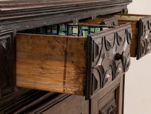 Credenza italiana Luigi XIV  - Asta  Arredi Antichi, Oggetti d'Arte, Curiosities con una selezione di tappeti - Associazione Nazionale - Case d'Asta italiane