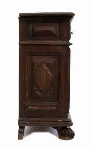 Credenza italiana Luigi XIV  - Asta  Arredi Antichi, Oggetti d'Arte, Curiosities con una selezione di tappeti - Associazione Nazionale - Case d'Asta italiane