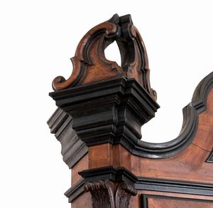 Trumeau italiano in noce con intarsi in avorio  - Asta  Arredi Antichi, Oggetti d'Arte, Curiosities con una selezione di tappeti - Associazione Nazionale - Case d'Asta italiane