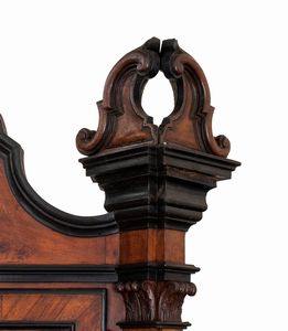 Trumeau italiano in noce con intarsi in avorio  - Asta  Arredi Antichi, Oggetti d'Arte, Curiosities con una selezione di tappeti - Associazione Nazionale - Case d'Asta italiane