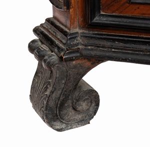 Trumeau italiano in noce con intarsi in avorio  - Asta  Arredi Antichi, Oggetti d'Arte, Curiosities con una selezione di tappeti - Associazione Nazionale - Case d'Asta italiane