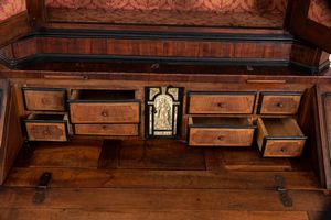 Trumeau italiano in noce con intarsi in avorio  - Asta  Arredi Antichi, Oggetti d'Arte, Curiosities con una selezione di tappeti - Associazione Nazionale - Case d'Asta italiane