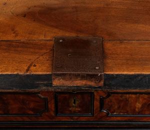 Trumeau italiano in noce con intarsi in avorio  - Asta  Arredi Antichi, Oggetti d'Arte, Curiosities con una selezione di tappeti - Associazione Nazionale - Case d'Asta italiane