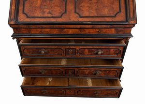 Trumeau italiano in noce con intarsi in avorio  - Asta  Arredi Antichi, Oggetti d'Arte, Curiosities con una selezione di tappeti - Associazione Nazionale - Case d'Asta italiane