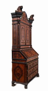 Trumeau italiano in noce con intarsi in avorio  - Asta  Arredi Antichi, Oggetti d'Arte, Curiosities con una selezione di tappeti - Associazione Nazionale - Case d'Asta italiane