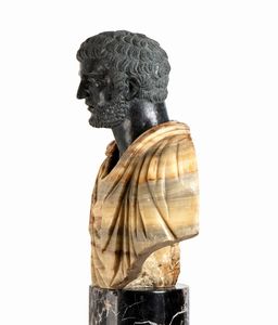 Busto di Imperatore Romano in marmo giallo  - Asta  Arredi Antichi, Oggetti d'Arte, Curiosities con una selezione di tappeti - Associazione Nazionale - Case d'Asta italiane
