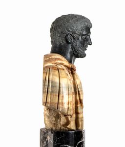 Busto di Imperatore Romano in marmo giallo  - Asta  Arredi Antichi, Oggetti d'Arte, Curiosities con una selezione di tappeti - Associazione Nazionale - Case d'Asta italiane