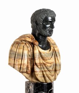 Busto di Imperatore Romano in marmo giallo  - Asta  Arredi Antichi, Oggetti d'Arte, Curiosities con una selezione di tappeti - Associazione Nazionale - Case d'Asta italiane