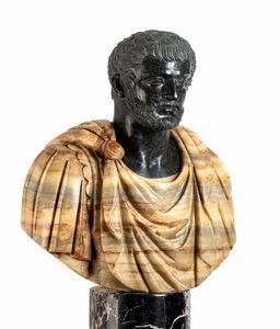 Busto di Imperatore Romano in marmo giallo  - Asta  Arredi Antichi, Oggetti d'Arte, Curiosities con una selezione di tappeti - Associazione Nazionale - Case d'Asta italiane