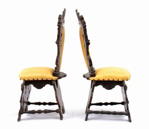 Capotavola e coppia di sedie italiane intagliate, Rinascimento  - Asta  Arredi Antichi, Oggetti d'Arte, Curiosities con una selezione di tappeti - Associazione Nazionale - Case d'Asta italiane