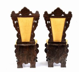 Capotavola e coppia di sedie italiane intagliate, Rinascimento  - Asta  Arredi Antichi, Oggetti d'Arte, Curiosities con una selezione di tappeti - Associazione Nazionale - Case d'Asta italiane