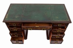 Gillows of Lancaster : Scrivania inglese Vittoriana intarsiata  - Asta  Arredi Antichi, Oggetti d'Arte, Curiosities con una selezione di tappeti - Associazione Nazionale - Case d'Asta italiane