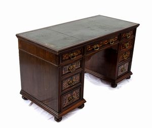 Gillows of Lancaster : Scrivania inglese Vittoriana intarsiata  - Asta  Arredi Antichi, Oggetti d'Arte, Curiosities con una selezione di tappeti - Associazione Nazionale - Case d'Asta italiane