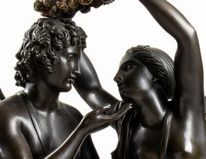 Ledure Bronzier Hémon Her : Orologio d'appoggio francese raffigurante Amore e Psiche  - Asta  Arredi Antichi, Oggetti d'Arte, Curiosities con una selezione di tappeti - Associazione Nazionale - Case d'Asta italiane