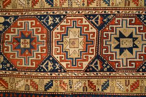 Tappeto Kazak  - Asta  Arredi Antichi, Oggetti d'Arte, Curiosities con una selezione di tappeti - Associazione Nazionale - Case d'Asta italiane