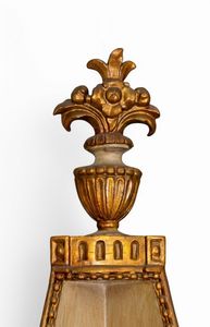 Coppia di angoliere italiane Luigi XVI  - Asta  Arredi Antichi, Oggetti d'Arte, Curiosities con una selezione di tappeti - Associazione Nazionale - Case d'Asta italiane