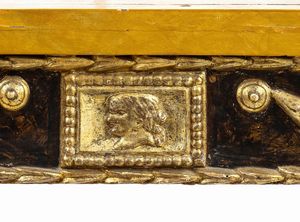 Tavolo console italiano  - Asta  Arredi Antichi, Oggetti d'Arte, Curiosities con una selezione di tappeti - Associazione Nazionale - Case d'Asta italiane