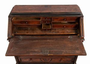 Ribalta italiana barocchetto Luigi XV  - Asta  Arredi Antichi, Oggetti d'Arte, Curiosities con una selezione di tappeti - Associazione Nazionale - Case d'Asta italiane