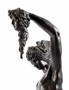 Scultura francese in bronzo raffigurante Perseo, copia di Cellini  - Asta  Arredi Antichi, Oggetti d'Arte, Curiosities con una selezione di tappeti - Associazione Nazionale - Case d'Asta italiane