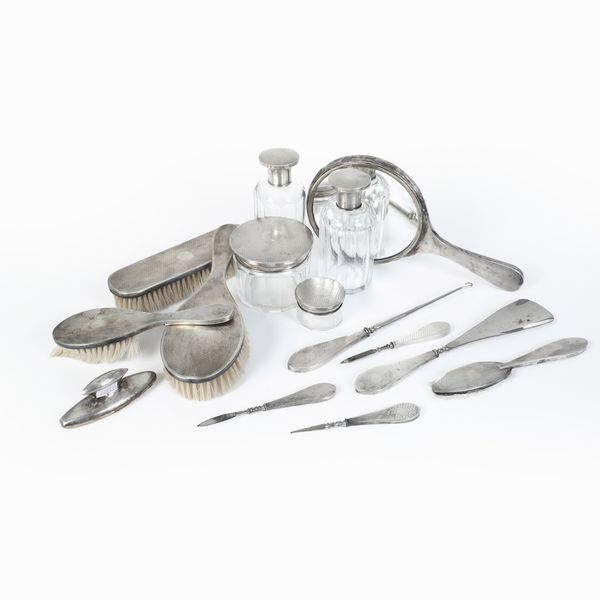 Servizio da toilette. Argenteria italiana del XX secolo  - Asta Argenti e Icone - Associazione Nazionale - Case d'Asta italiane