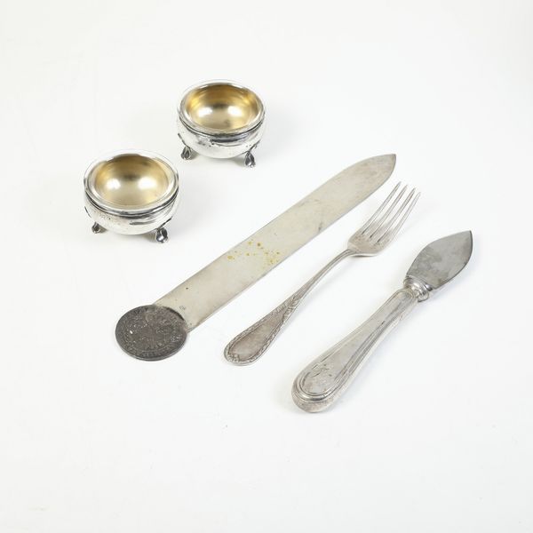 Lotto composto da coppia di salierine e varie posate in argento. XX secolo  - Asta Argenti e Icone - Associazione Nazionale - Case d'Asta italiane