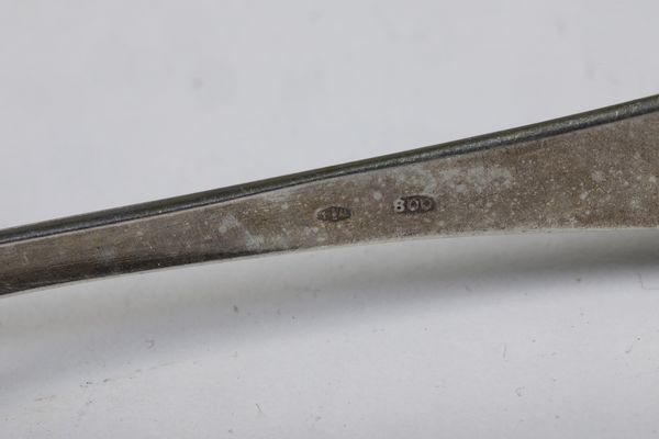 Lotto composto da coppia di salierine e varie posate in argento. XX secolo  - Asta Argenti e Icone - Associazione Nazionale - Case d'Asta italiane