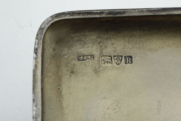 Lotto composto da servizio da 12 cucchiaini in argento e due scatoline. Italia e Inghilterra XX secolo  - Asta Argenti e Icone - Associazione Nazionale - Case d'Asta italiane