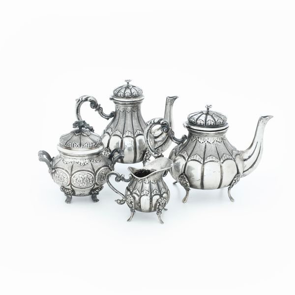 Servizio da tè e caffè. Argenteria milanese del XX secolo  - Asta Argenti e Icone - Associazione Nazionale - Case d'Asta italiane