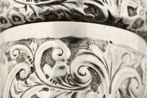 Lotto composto da cestino tondo, cestino ovale scatolina e bugia, Inghilterra XIX-XX secolo  - Asta Argenti e Icone - Associazione Nazionale - Case d'Asta italiane