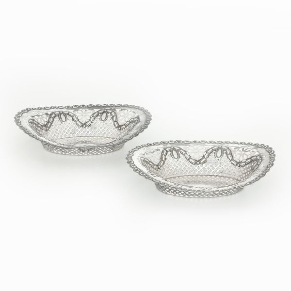 Coppia di piccoli cestini. Città di Sheffileld 1895, argentiere James Dixon & Sons  - Asta Argenti e Icone - Associazione Nazionale - Case d'Asta italiane