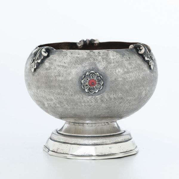 Vasetto. Argenteria milanese del XX secolo, bollo con fascio littorio in uso dal 1935 al 1945, argentiere S.AN Fabbrica argenterie F.lli Broggi  - Asta Argenti e Icone - Associazione Nazionale - Case d'Asta italiane