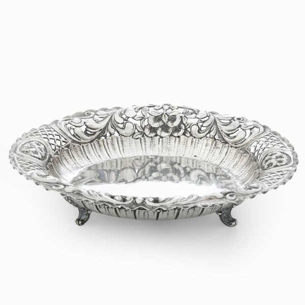 Centrotavola. Argenteria italiana del XX secolo, bollo dell'argentiere assente  - Asta Argenti e Icone - Associazione Nazionale - Case d'Asta italiane