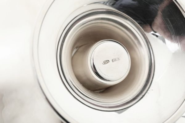 Porta candela. Argenteria artistica milanese del XX-XXI secolo. Argentiere designer Gabriele Devecchi  - Asta Argenti e Icone - Associazione Nazionale - Case d'Asta italiane