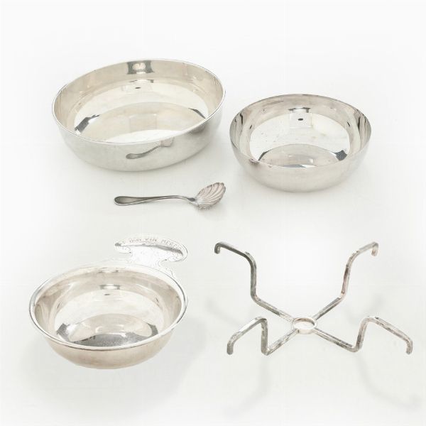 Insieme di coppia di ciotole. Argenteria milanese del XX secolo, argentiere Faraone e Tastevin, argenteria italiana del XX secolo, argentiere Ricci & C., Alessandria  - Asta Argenti e Icone - Associazione Nazionale - Case d'Asta italiane