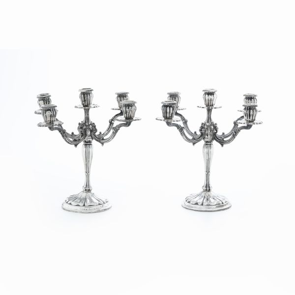 Coppia di candelabri. Argenteria italiana della prima metà del XX secolo  - Asta Argenti e Icone - Associazione Nazionale - Case d'Asta italiane