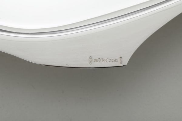 Ciotola a pesce. Argenteria artistica milanese del XX-XXI secolo. Argentiere designer Gabriele Devecchi  - Asta Argenti e Icone - Associazione Nazionale - Case d'Asta italiane