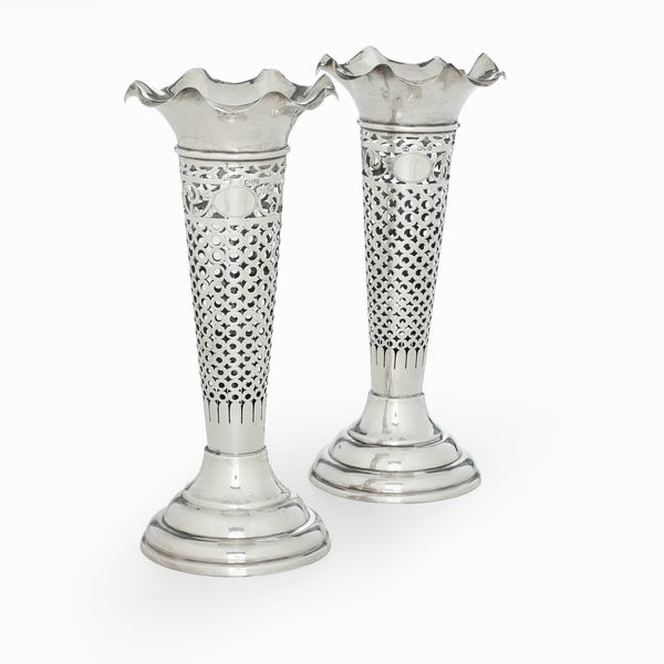 Coppia di vasetti. Chester 1900, argentiere Richard Jay e James Jay  - Asta Argenti e Icone - Associazione Nazionale - Case d'Asta italiane