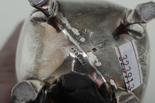 Spargizucchero e due spargisale. Sheffiled 1903  - Asta Argenti e Icone - Associazione Nazionale - Case d'Asta italiane