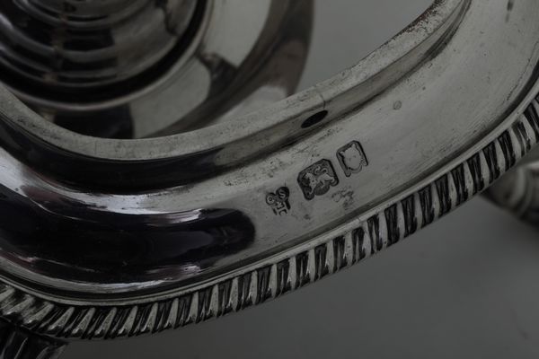 Parte inferiore di un samovar con fornelletto. Londra XIX secolo  - Asta Argenti e Icone - Associazione Nazionale - Case d'Asta italiane