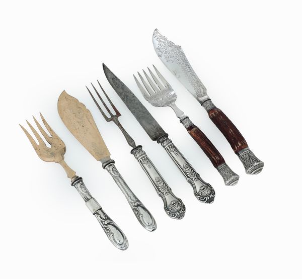 Gruppo di tre coppie di posate da portata diverse. Inghilterra XX secolo  - Asta Argenti e Icone - Associazione Nazionale - Case d'Asta italiane