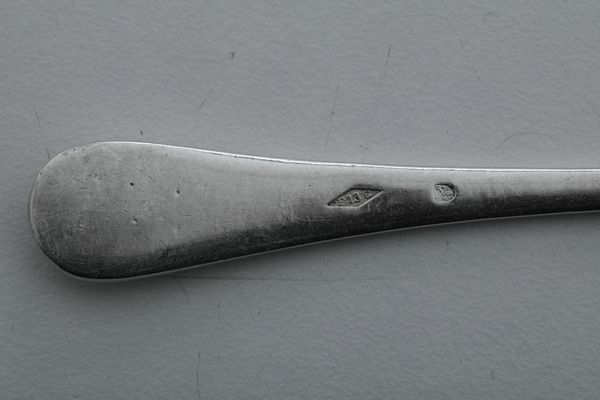 Servizio di posate decorato con stemma. Germania XX secolo  - Asta Argenti e Icone - Associazione Nazionale - Case d'Asta italiane